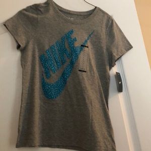 gray nike shirt